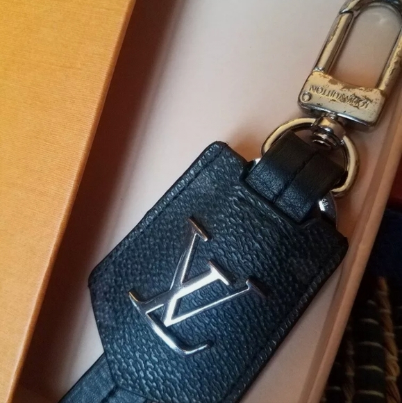 Louis Vuitton Enchappe Key Holder Ring Charm M63224 Monogram - Picture 3 of 6